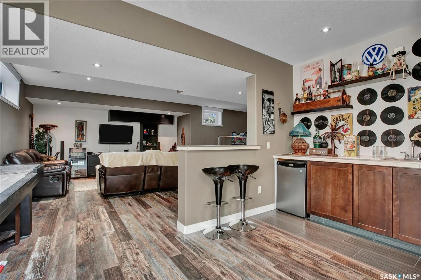 424 Lyle CRESCENT