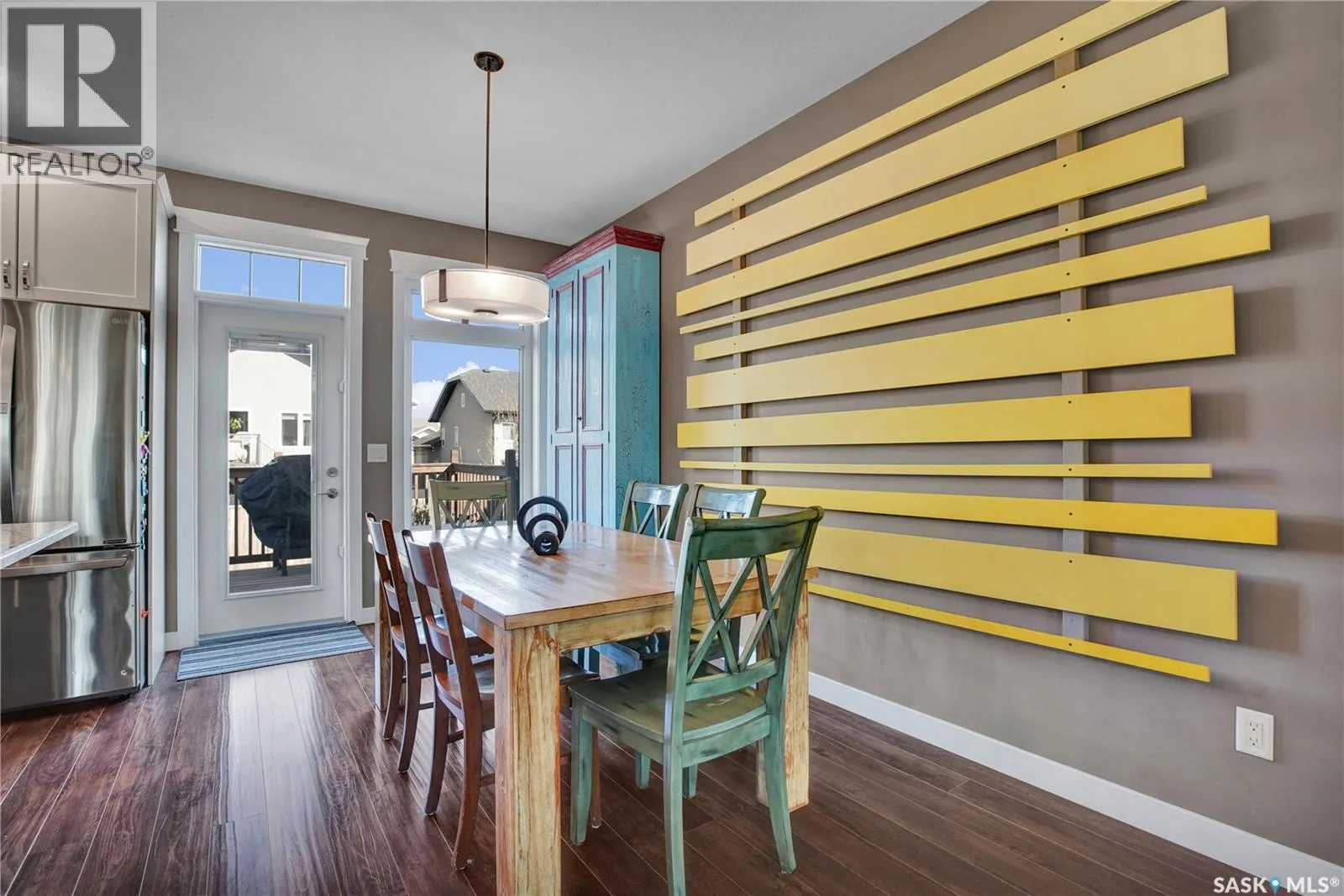424 Lyle CRESCENT