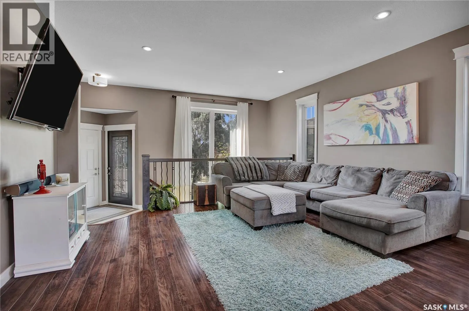 424 Lyle CRESCENT