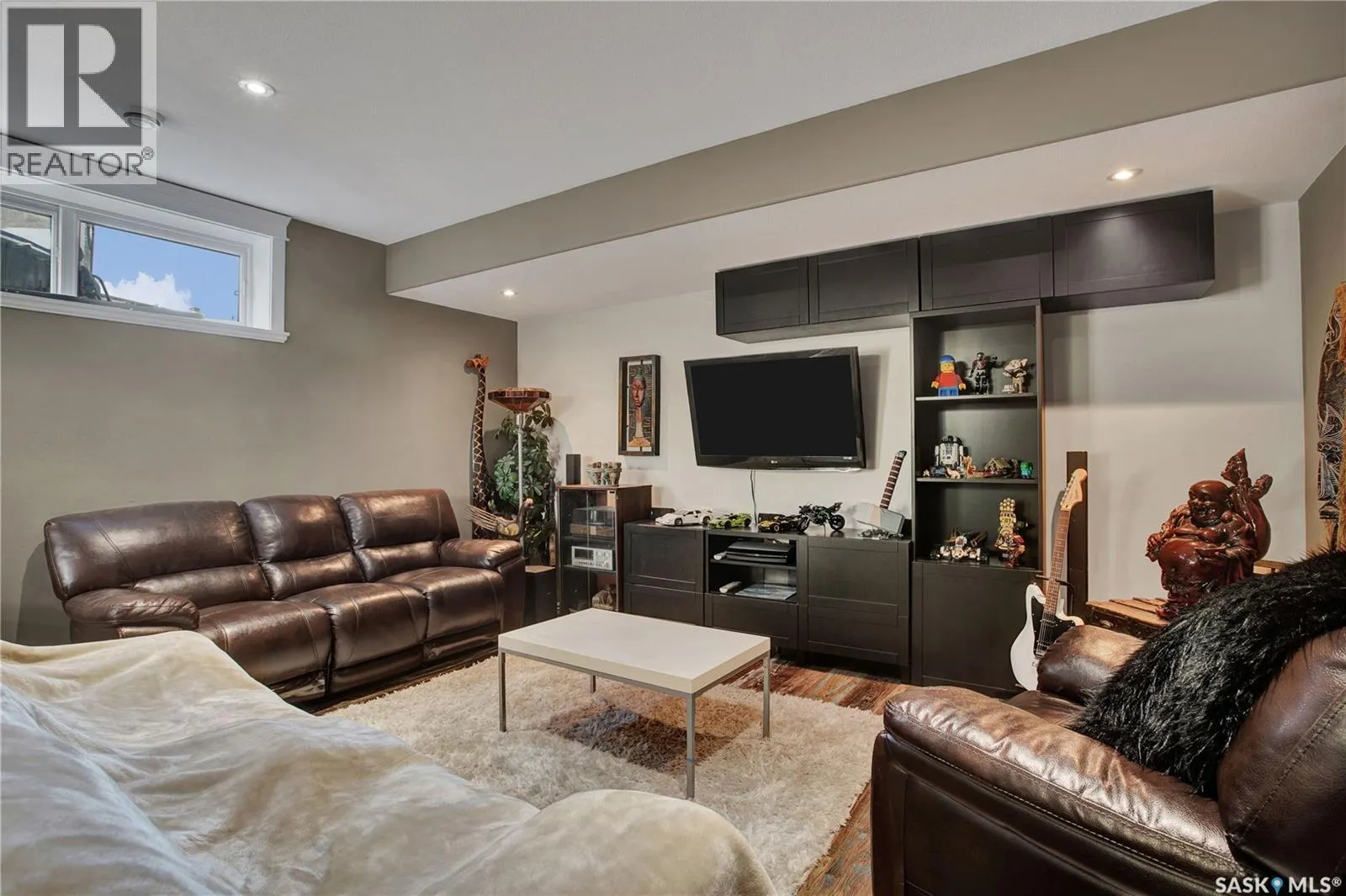 424 Lyle CRESCENT