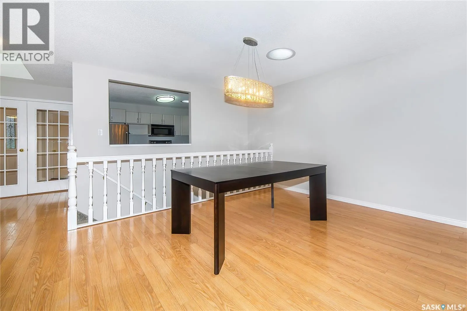 8 3415 Calder CRESCENT