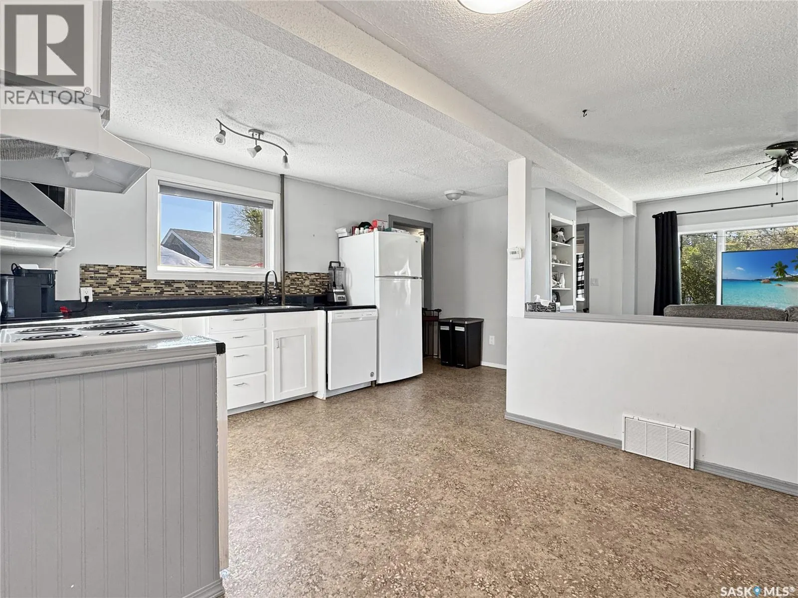 220 2nd AVENUE W