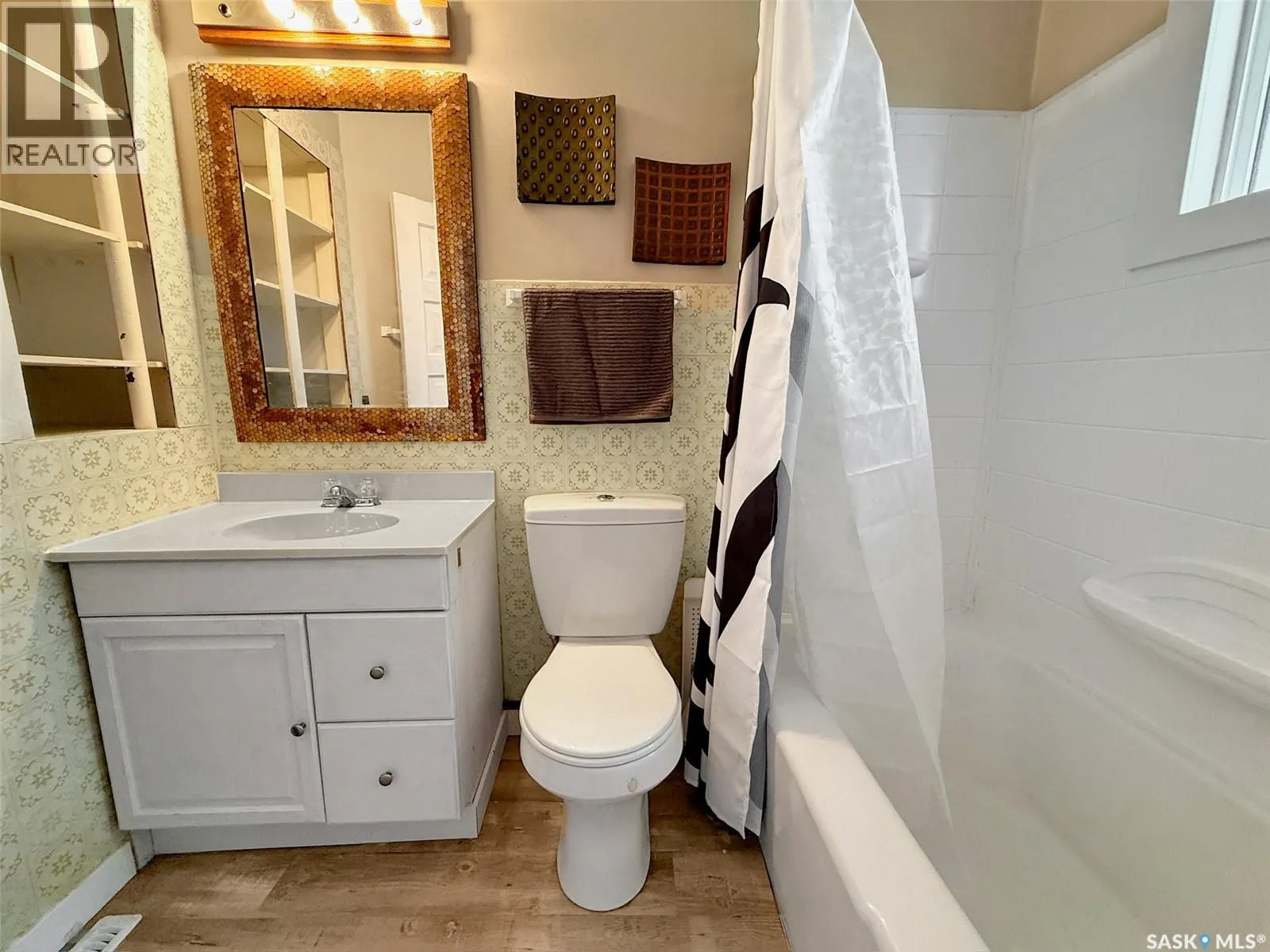 17 3rd AVENUE NE