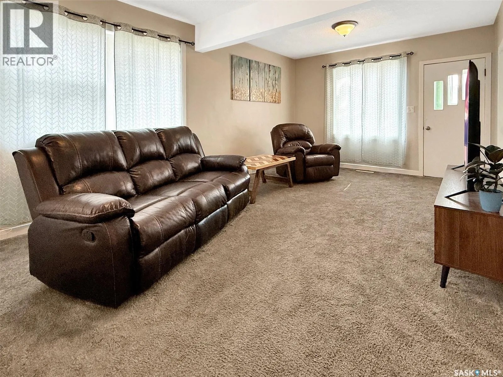 17 3rd AVENUE NE