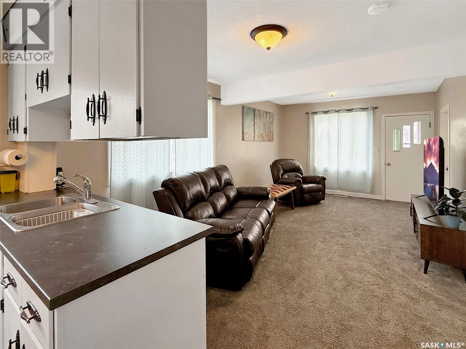 17 3rd AVENUE NE