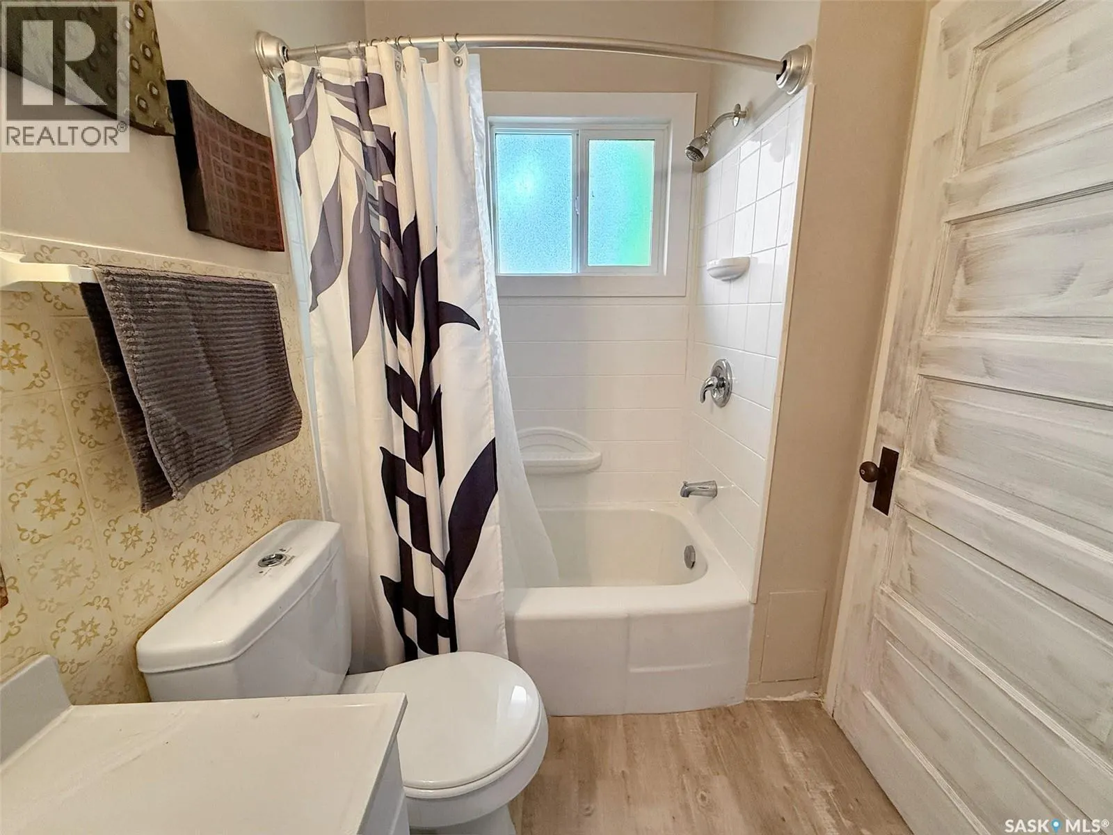 17 3rd AVENUE NE