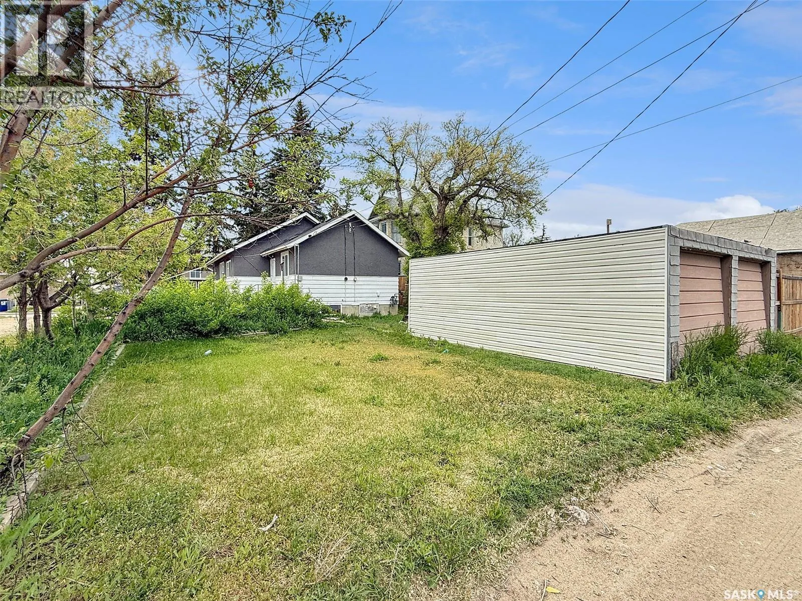 17 3rd AVENUE NE