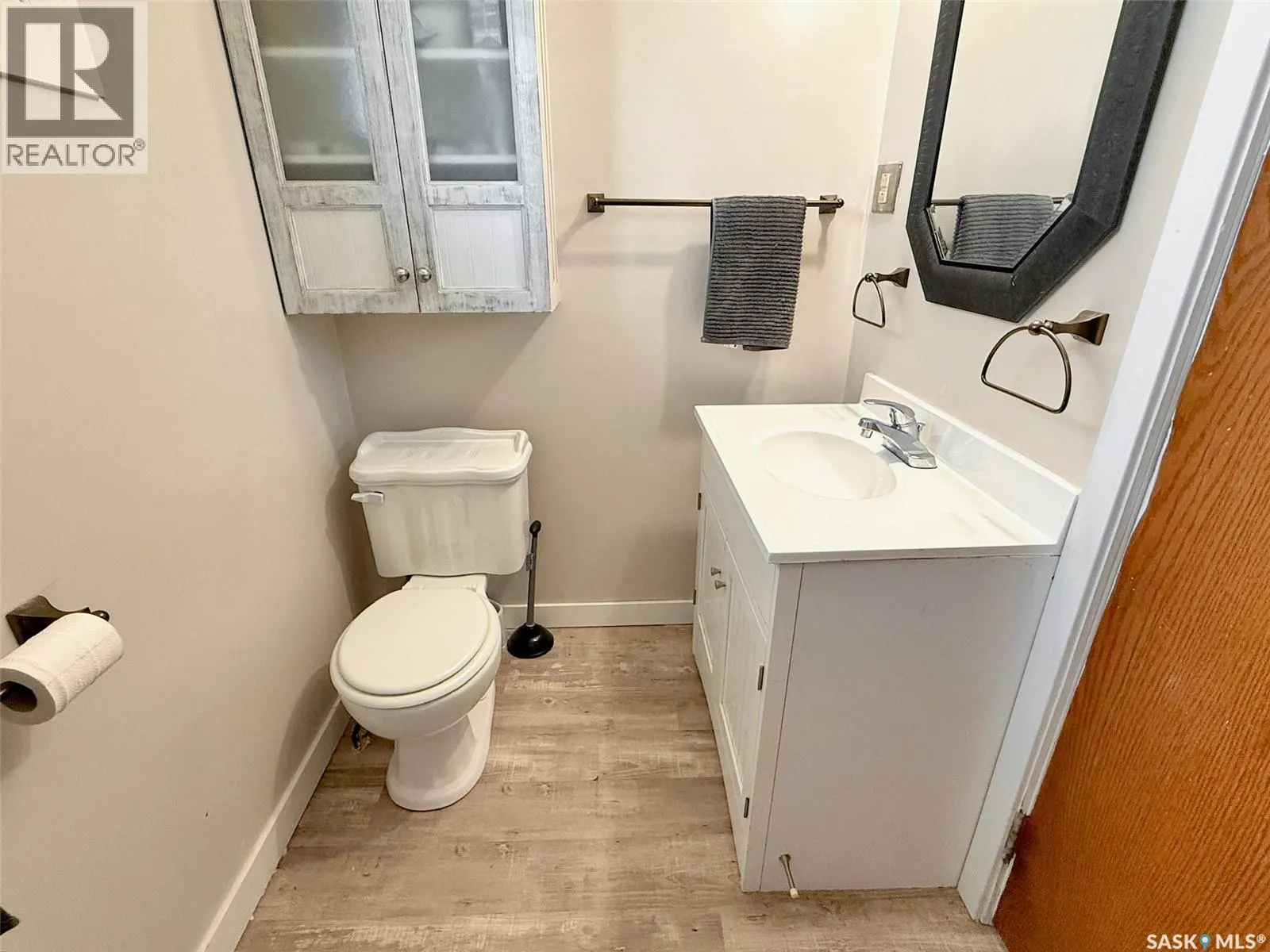 17 3rd AVENUE NE
