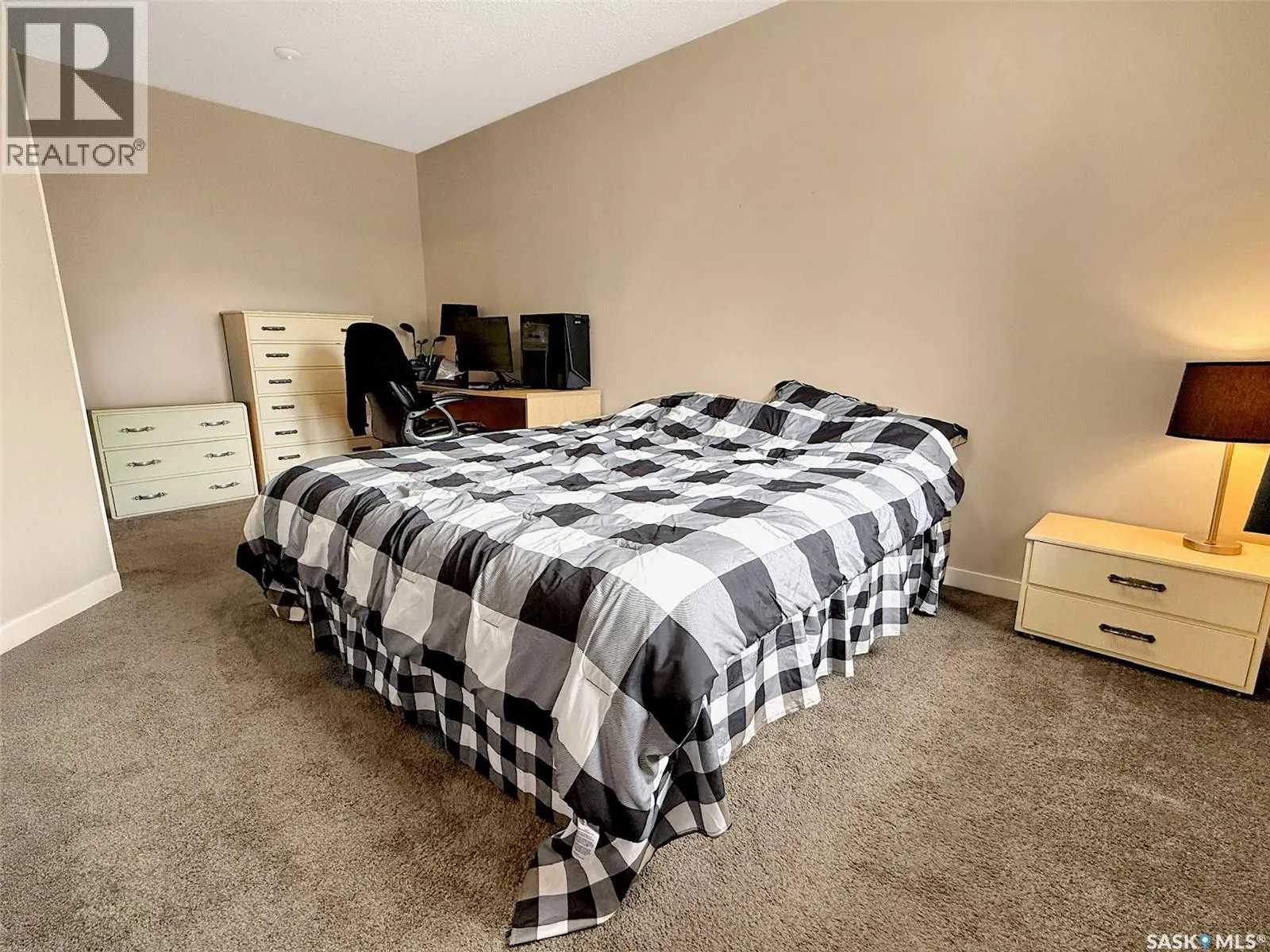 17 3rd AVENUE NE