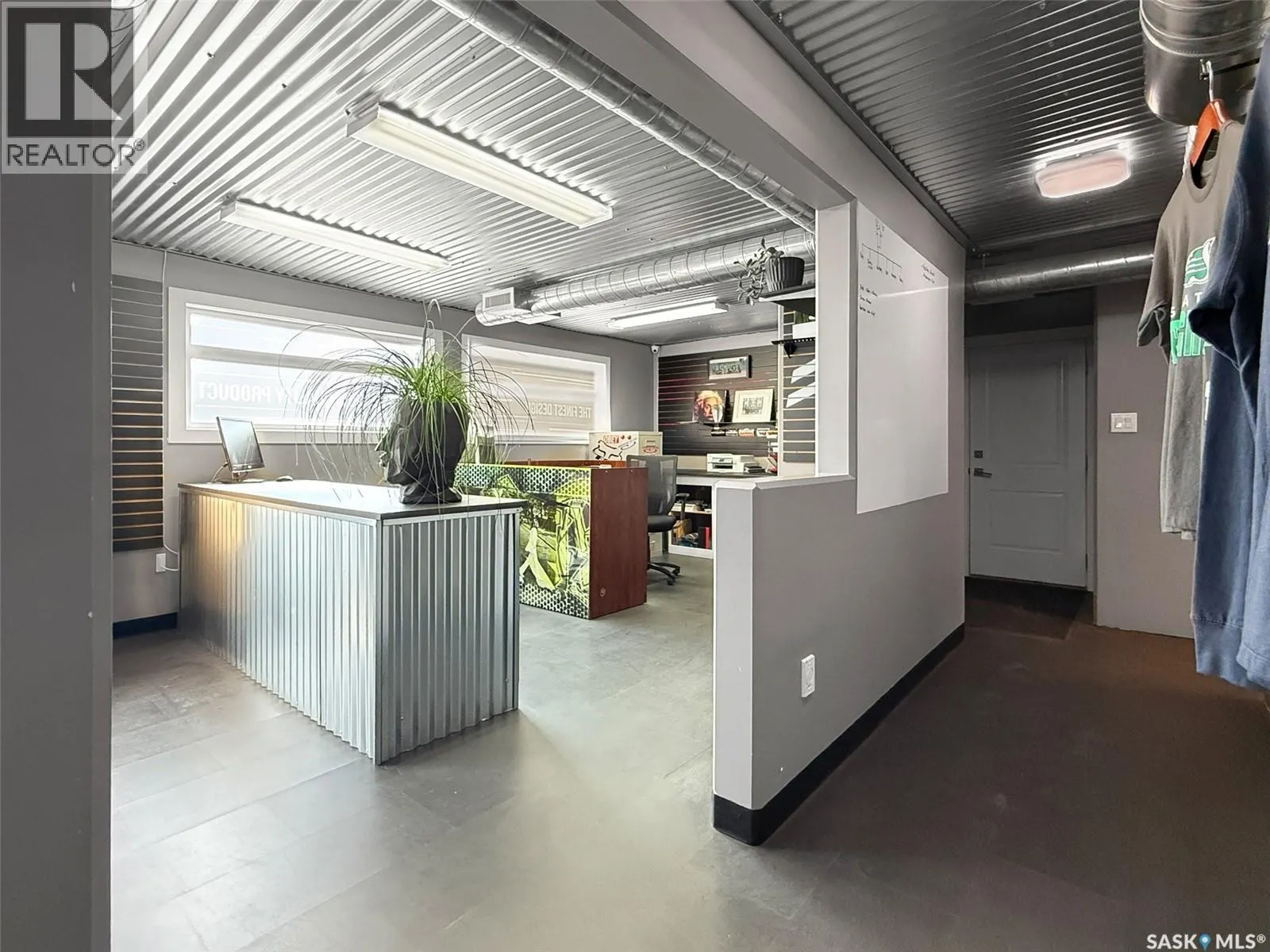 1411 North Service ROAD W