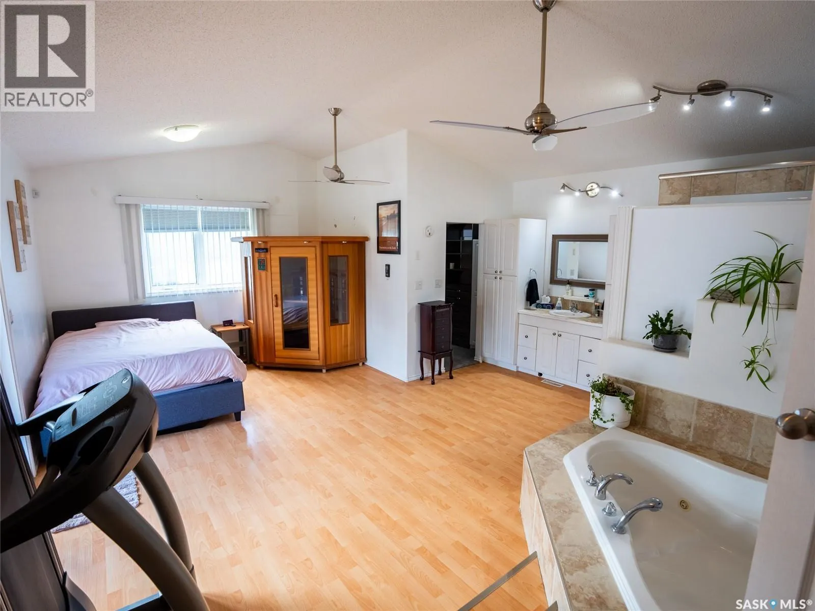 20 Crystal DRIVE