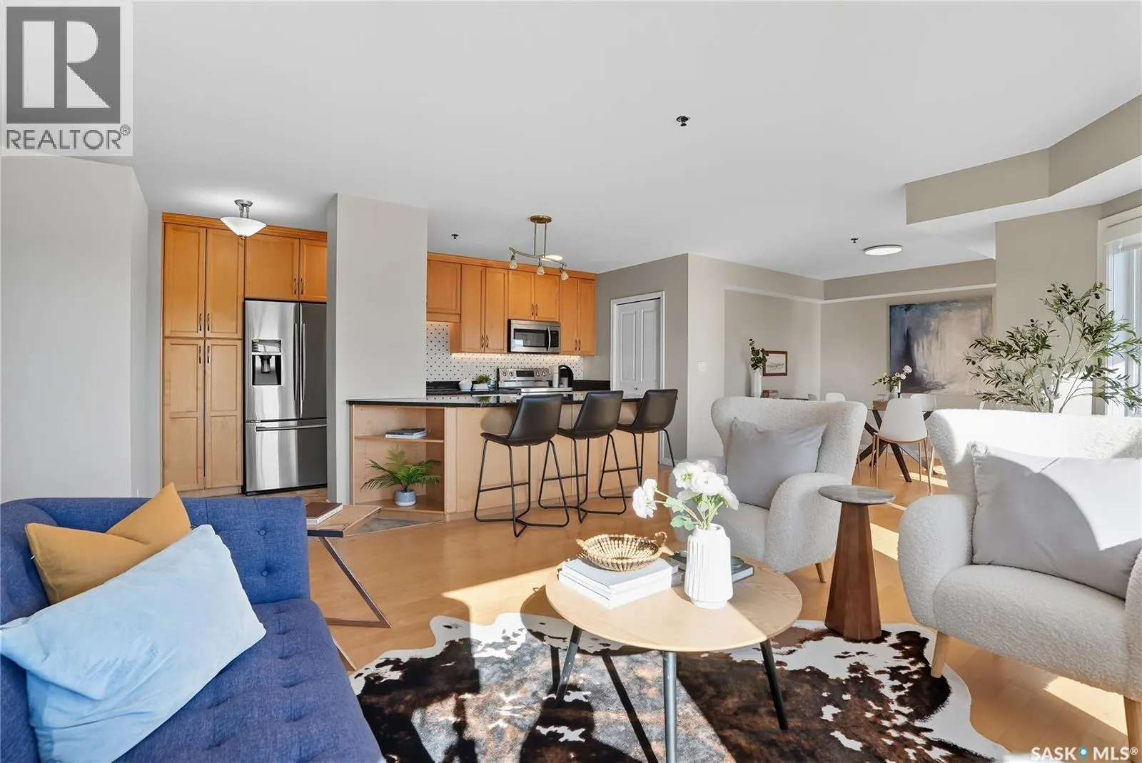 609 902 Spadina CRESCENT E