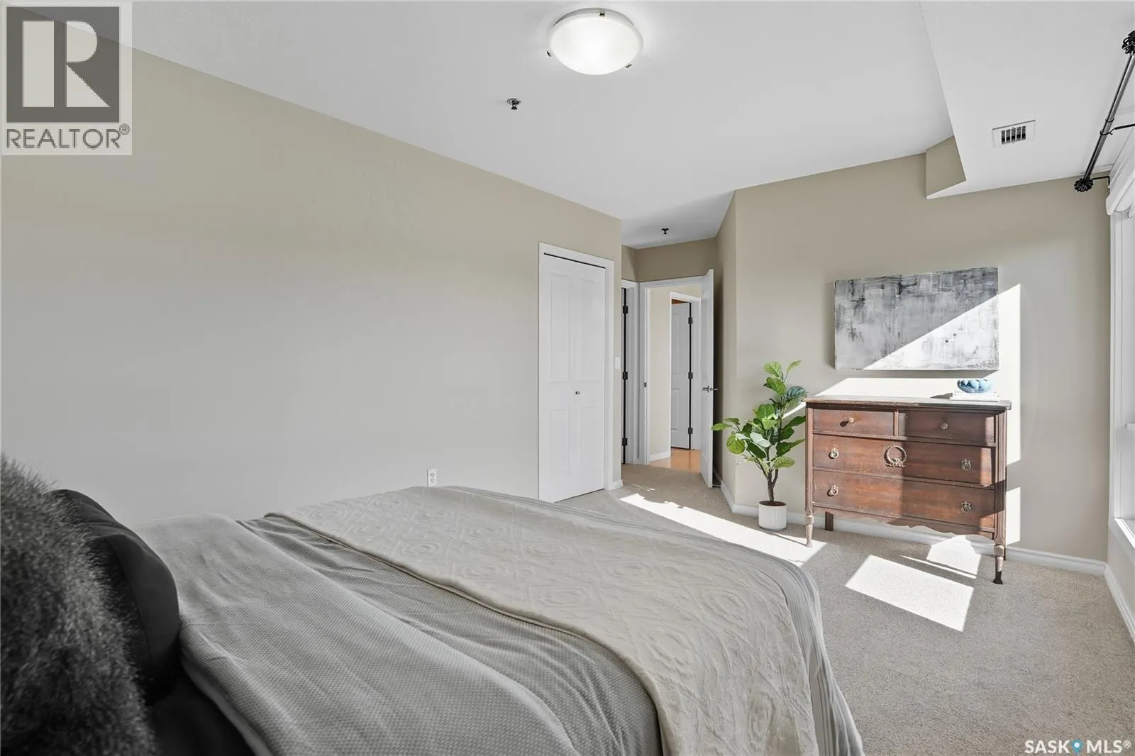 609 902 Spadina CRESCENT E