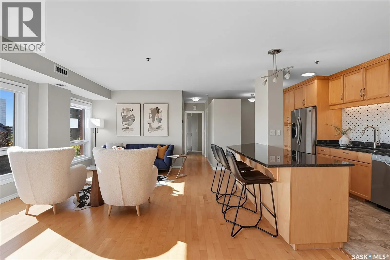 609 902 Spadina CRESCENT E
