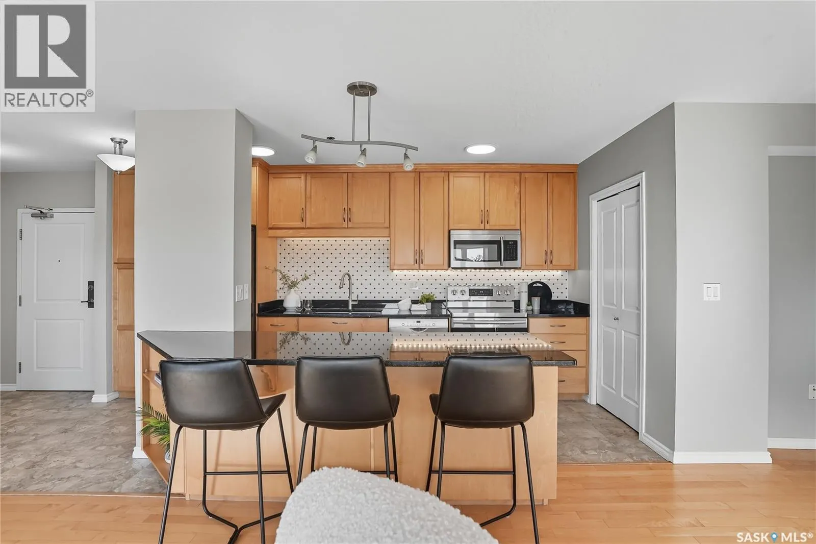 609 902 Spadina CRESCENT E