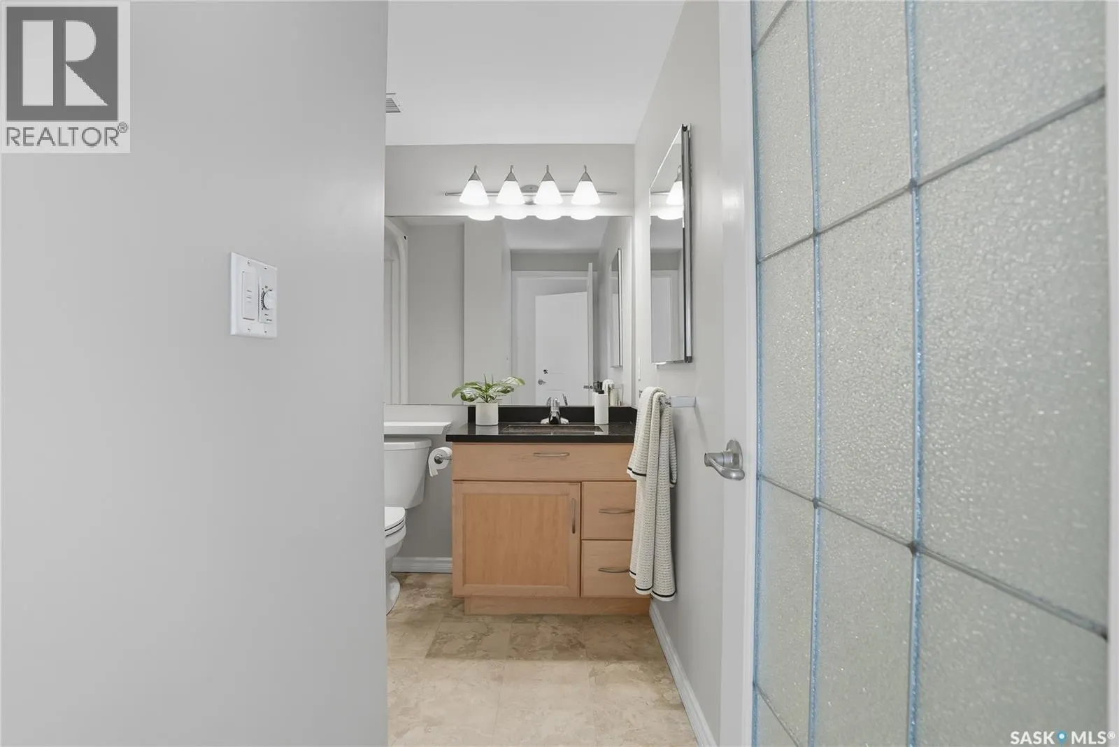 609 902 Spadina CRESCENT E