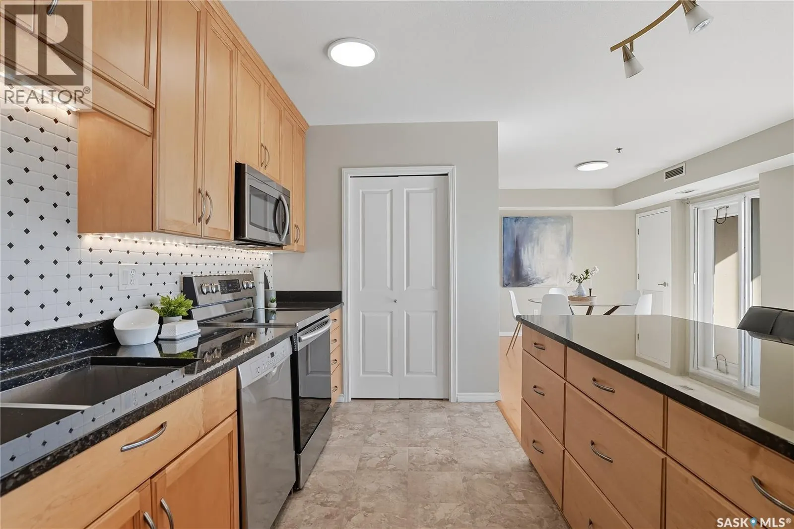 609 902 Spadina CRESCENT E