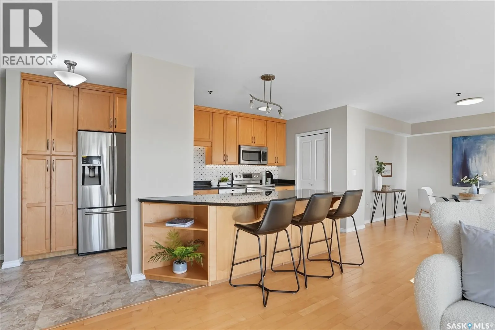 609 902 Spadina CRESCENT E