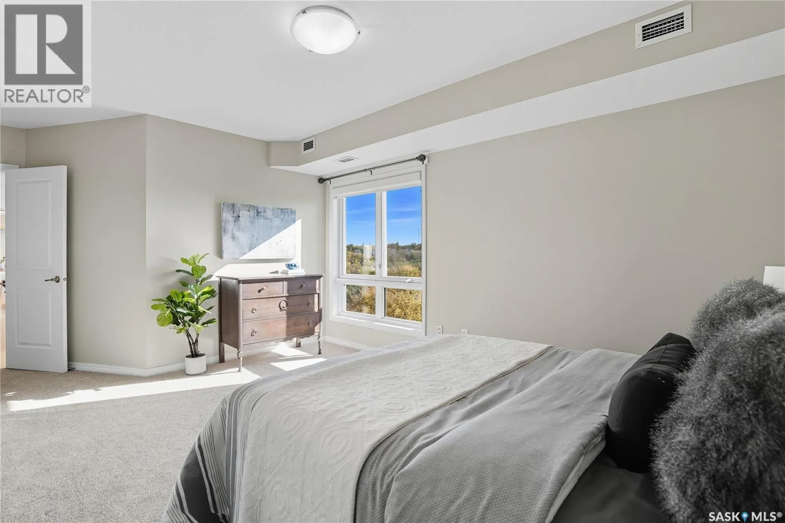 609 902 Spadina CRESCENT E
