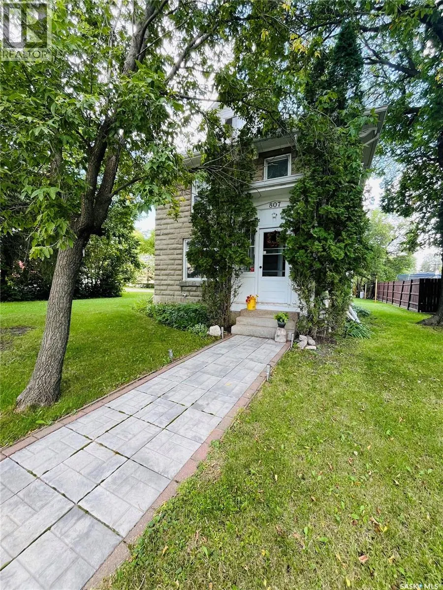 807 Gordon STREET