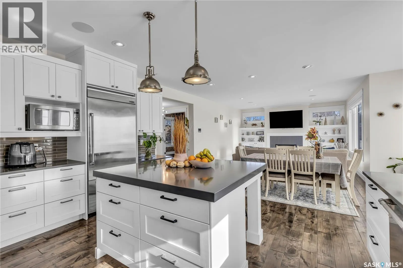 438 Horlick MANOR