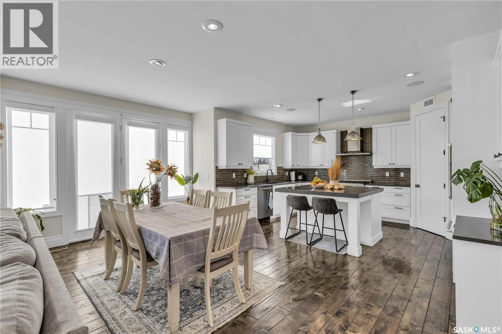 438 Horlick MANOR