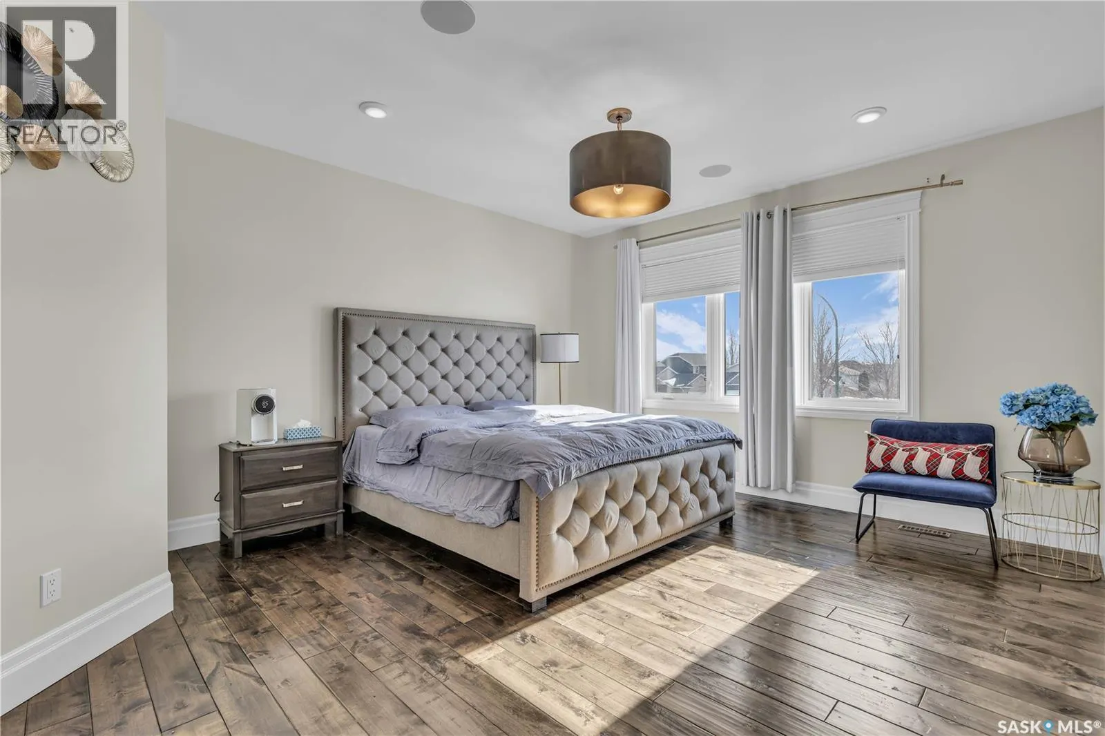 438 Horlick MANOR