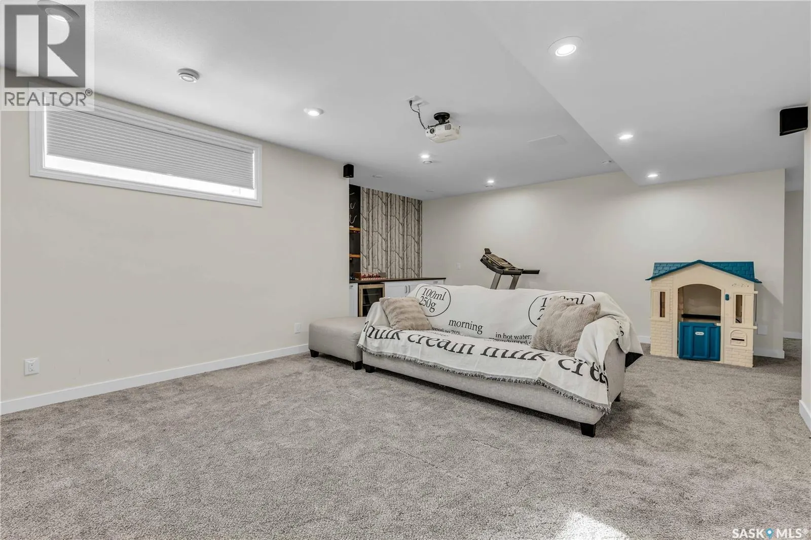 438 Horlick MANOR