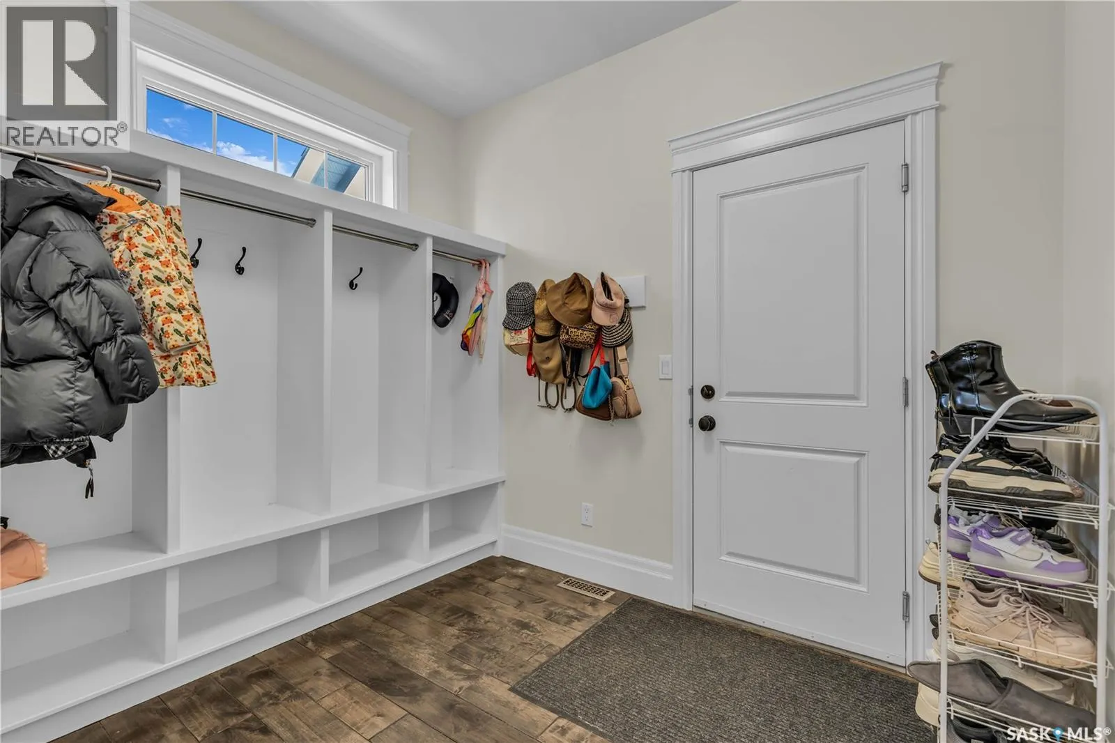 438 Horlick MANOR