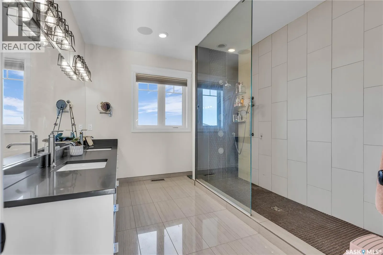 438 Horlick MANOR