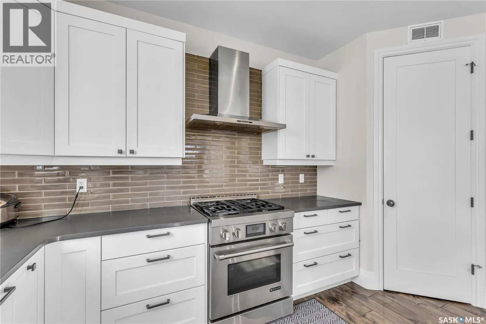 438 Horlick MANOR