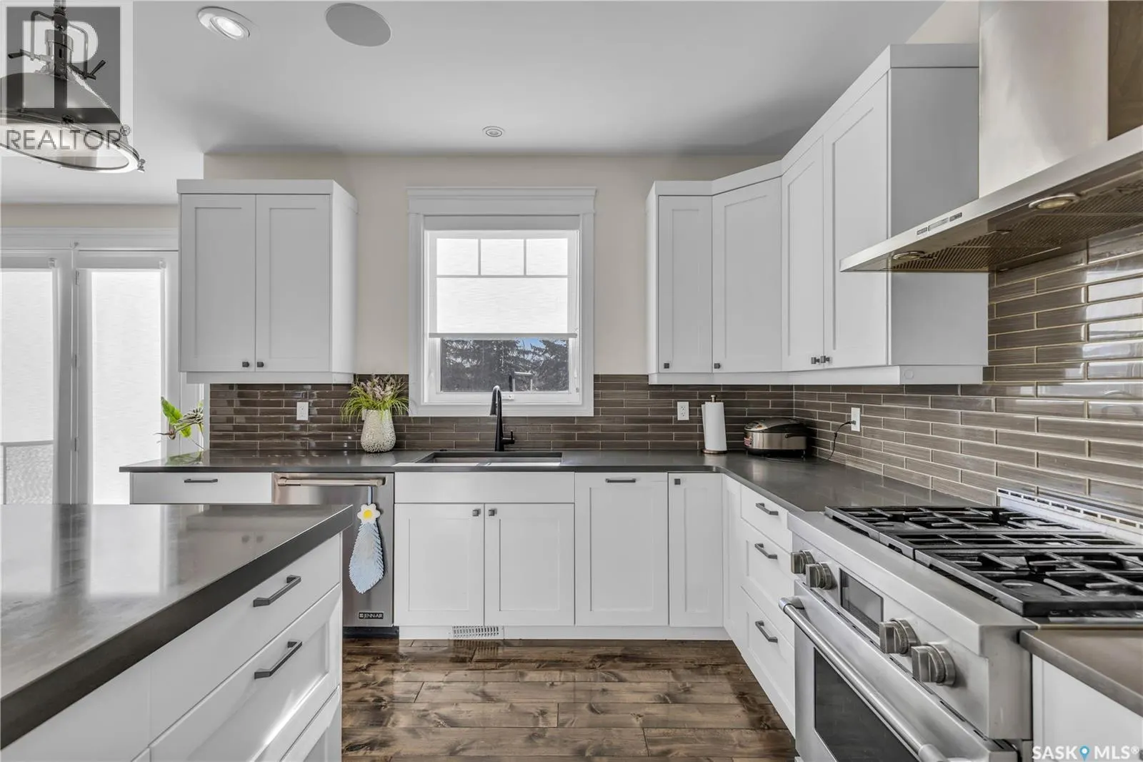 438 Horlick MANOR