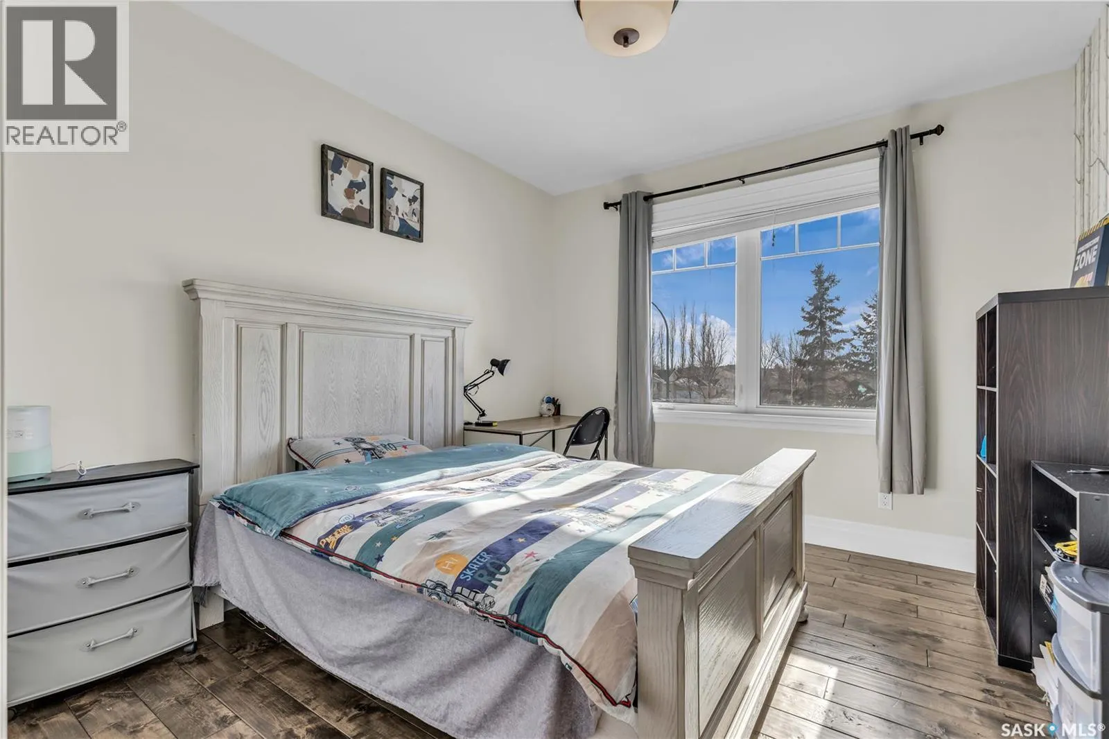 438 Horlick MANOR