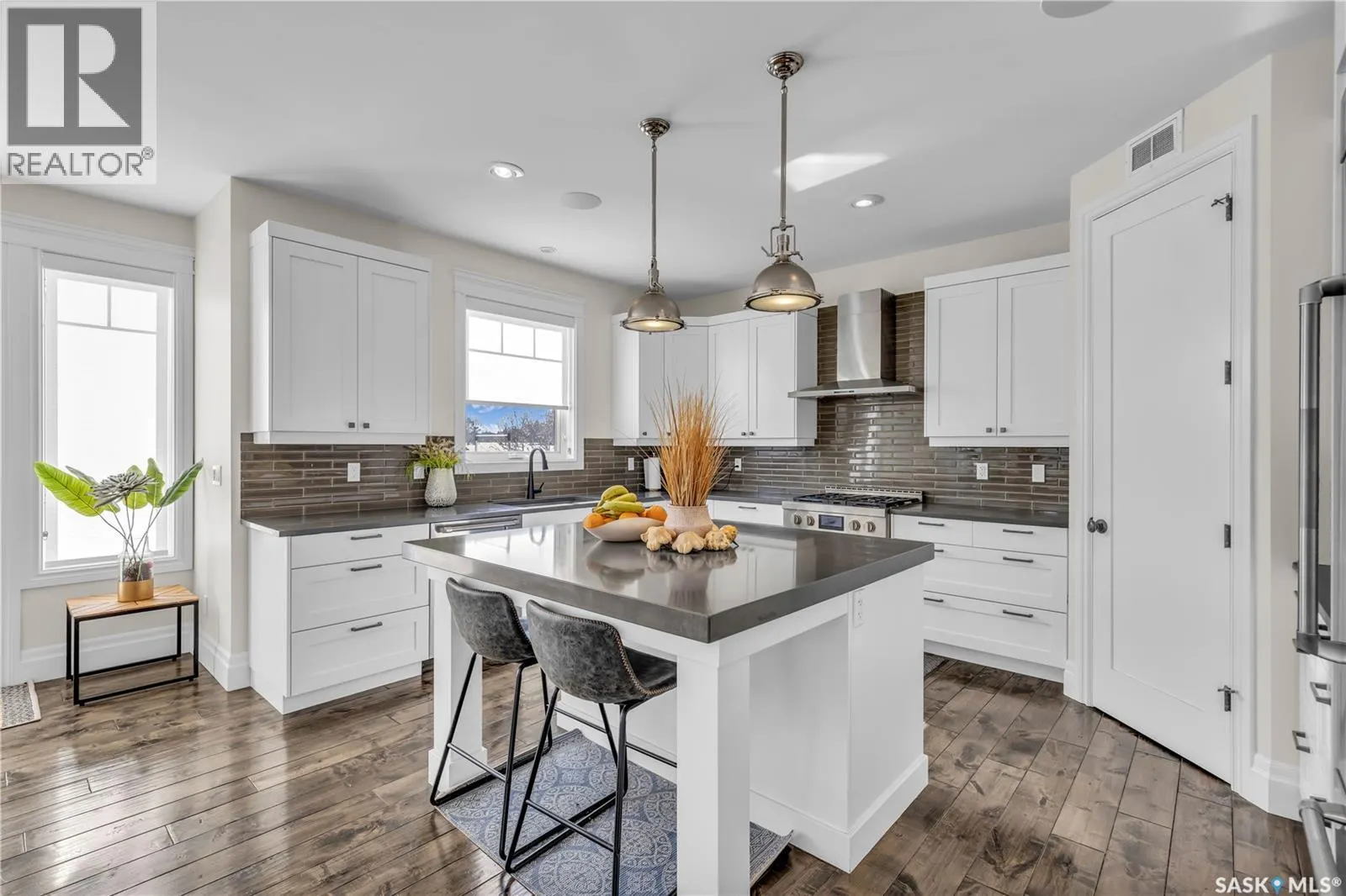 438 Horlick MANOR