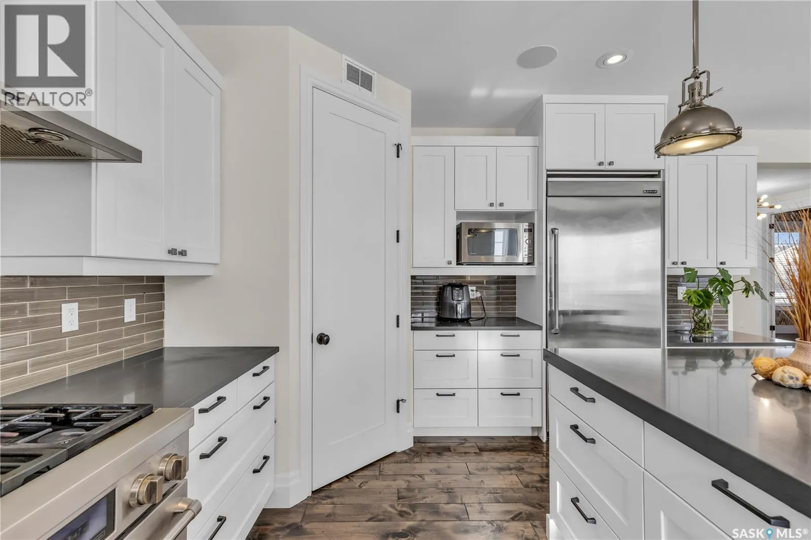 438 Horlick MANOR