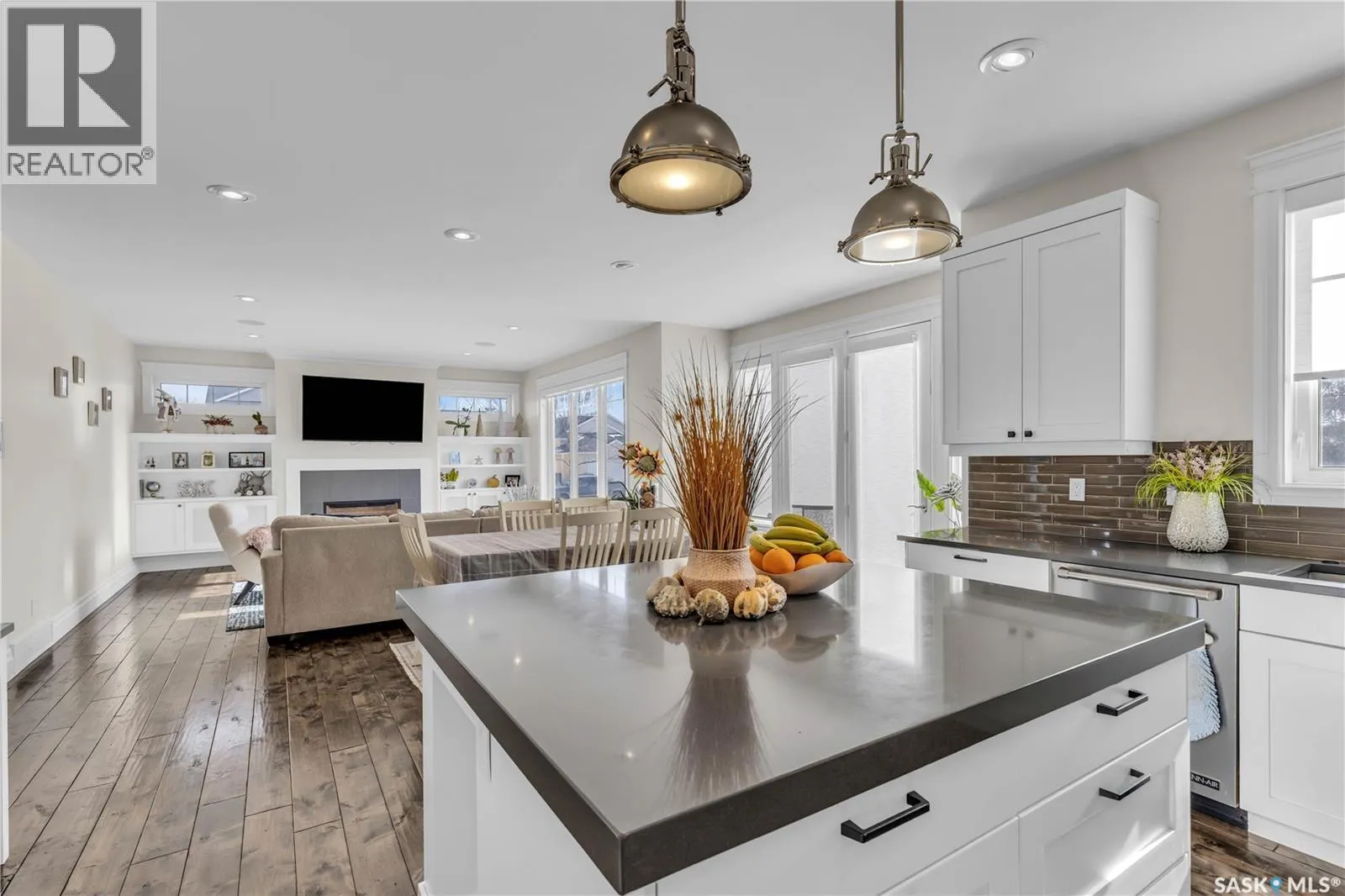 438 Horlick MANOR