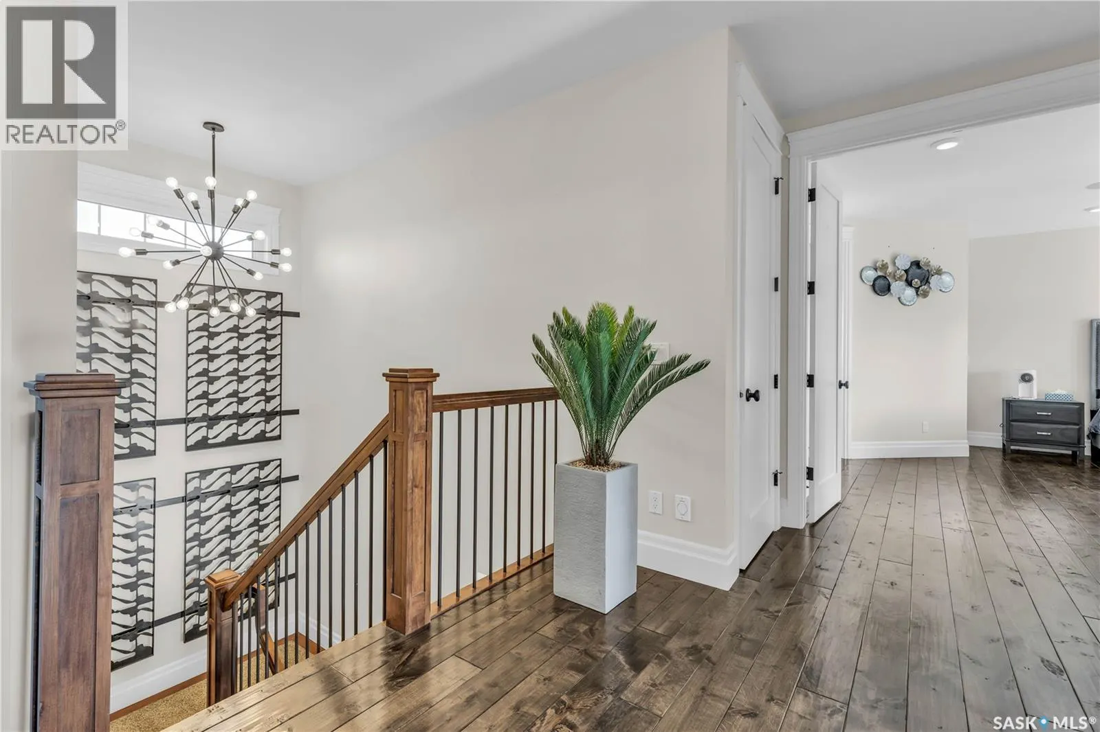 438 Horlick MANOR