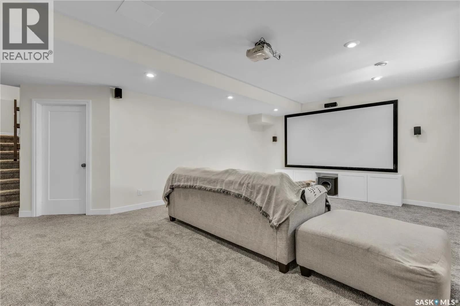 438 Horlick MANOR