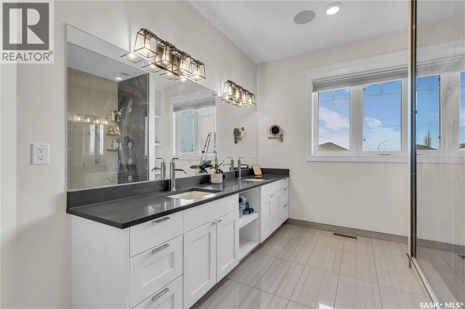 438 Horlick MANOR