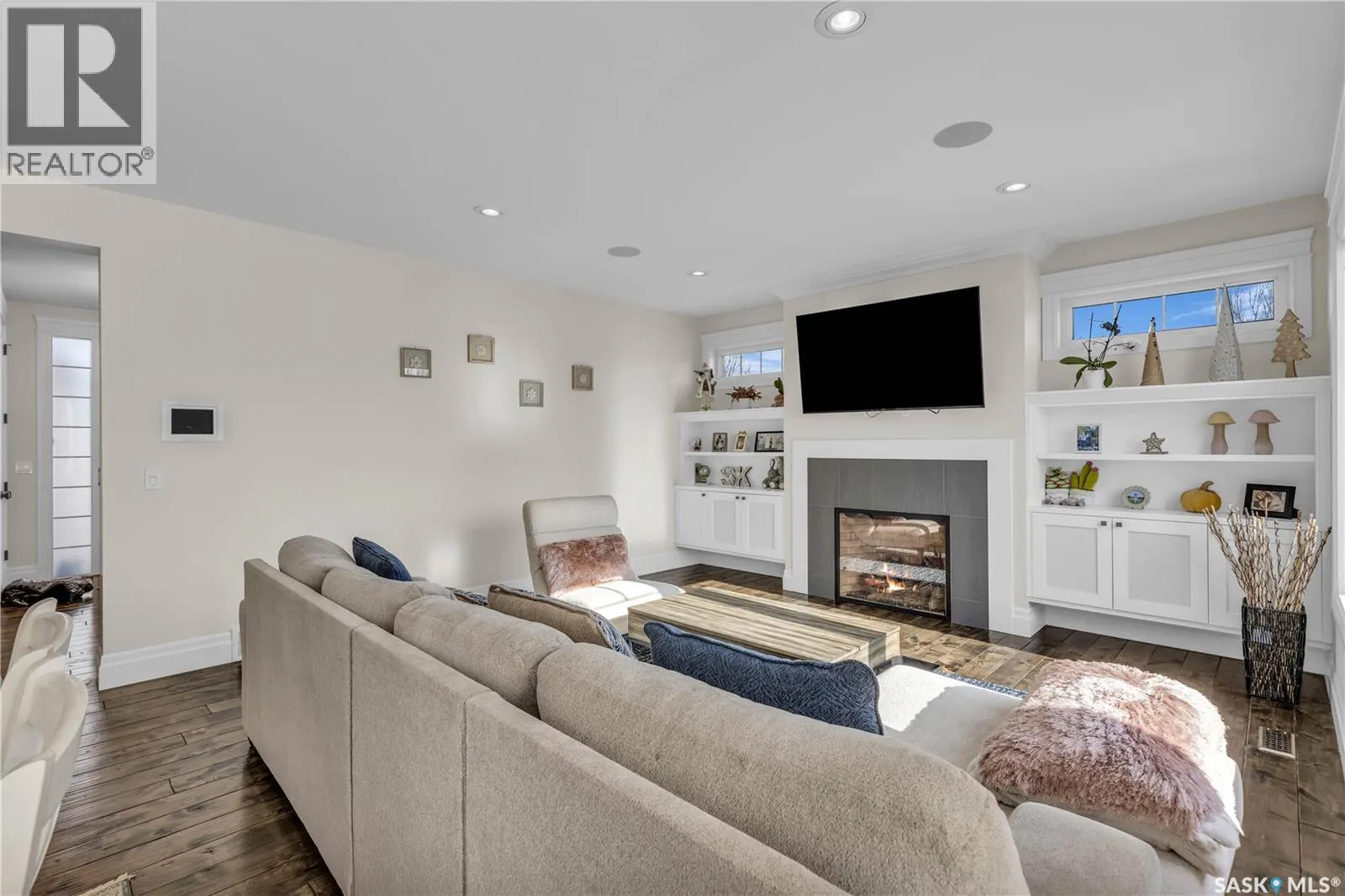 438 Horlick MANOR