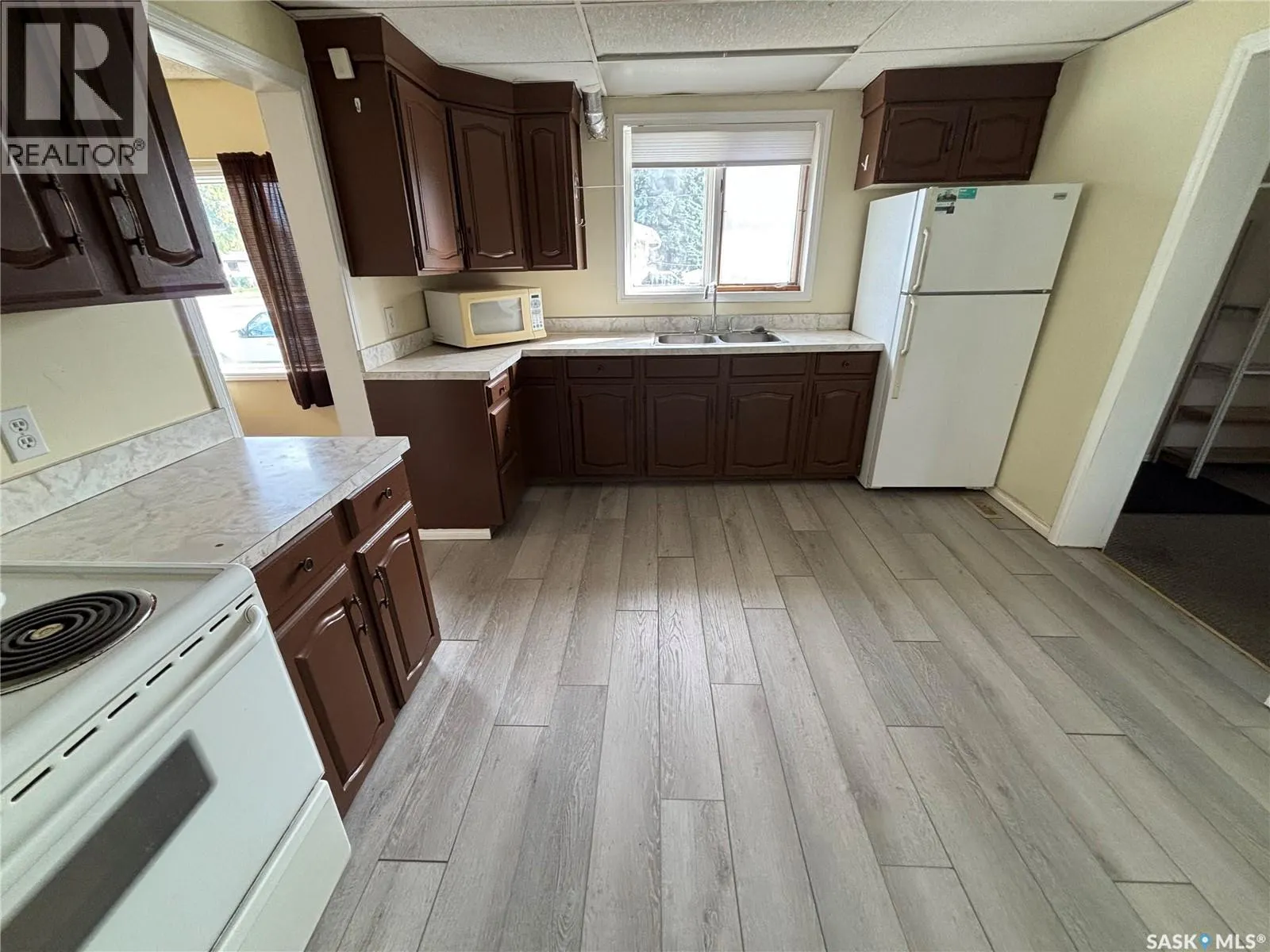 109 Burns AVENUE W