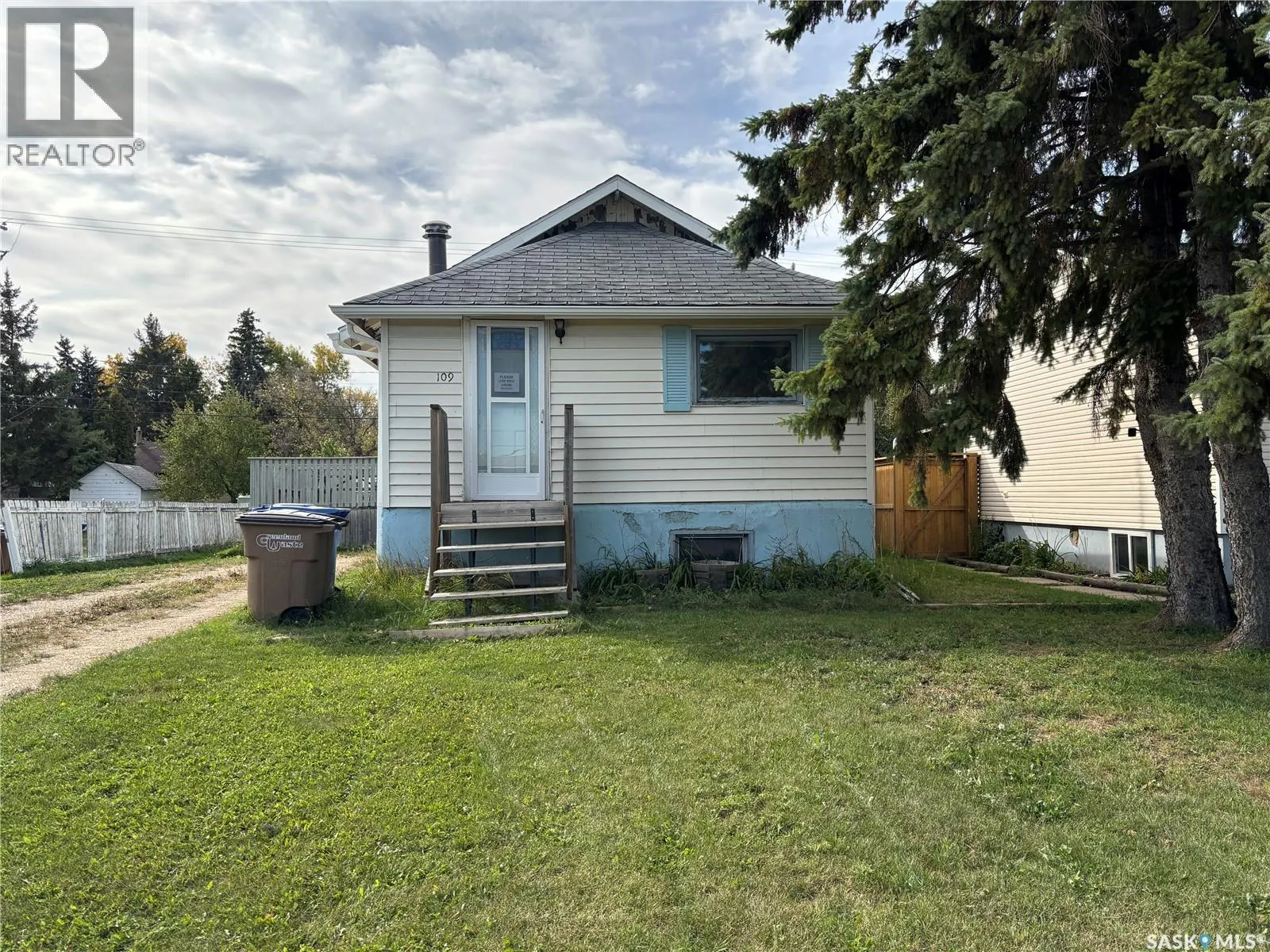 109 Burns AVENUE W