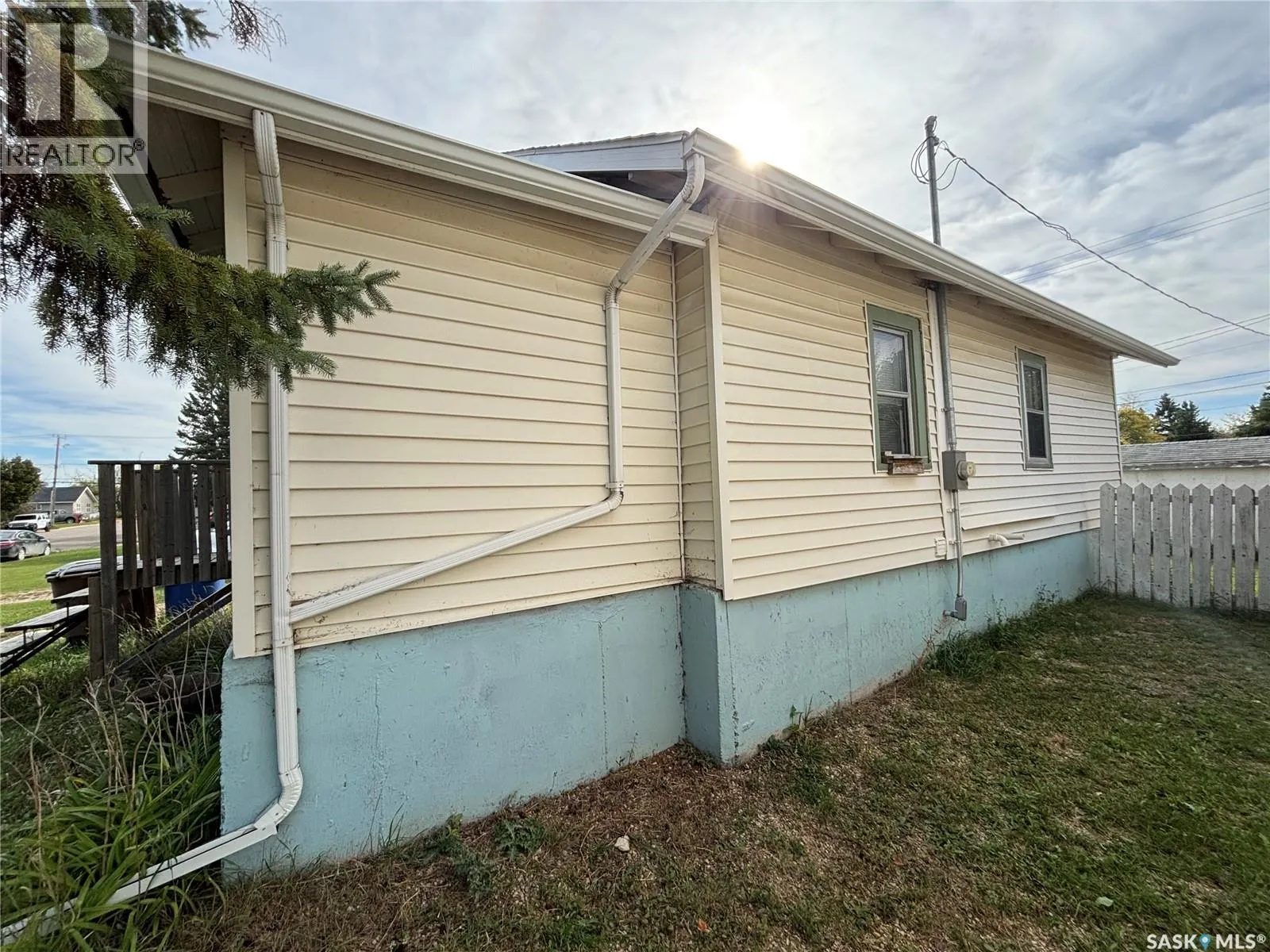 109 Burns AVENUE W