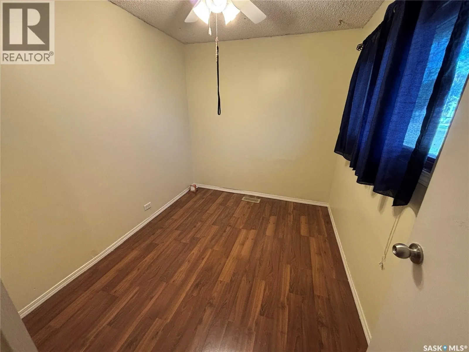 109 Burns AVENUE W