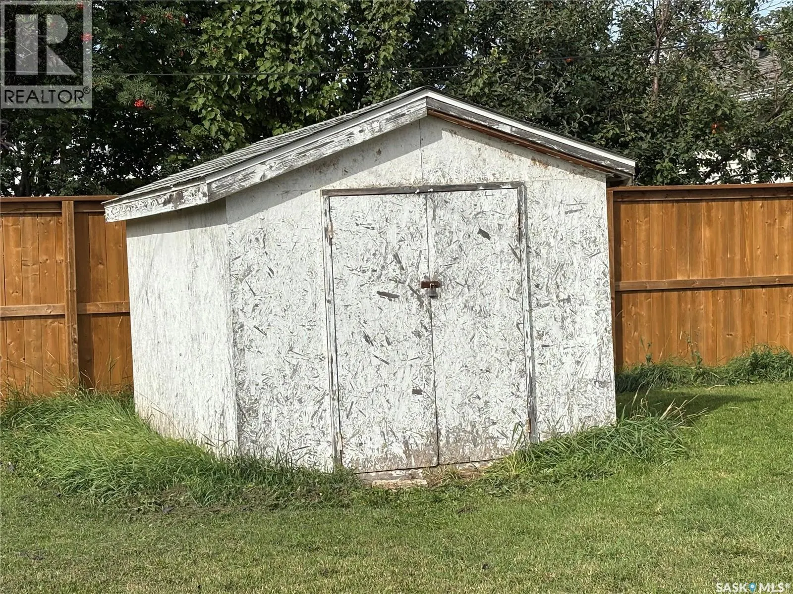 109 Burns AVENUE W
