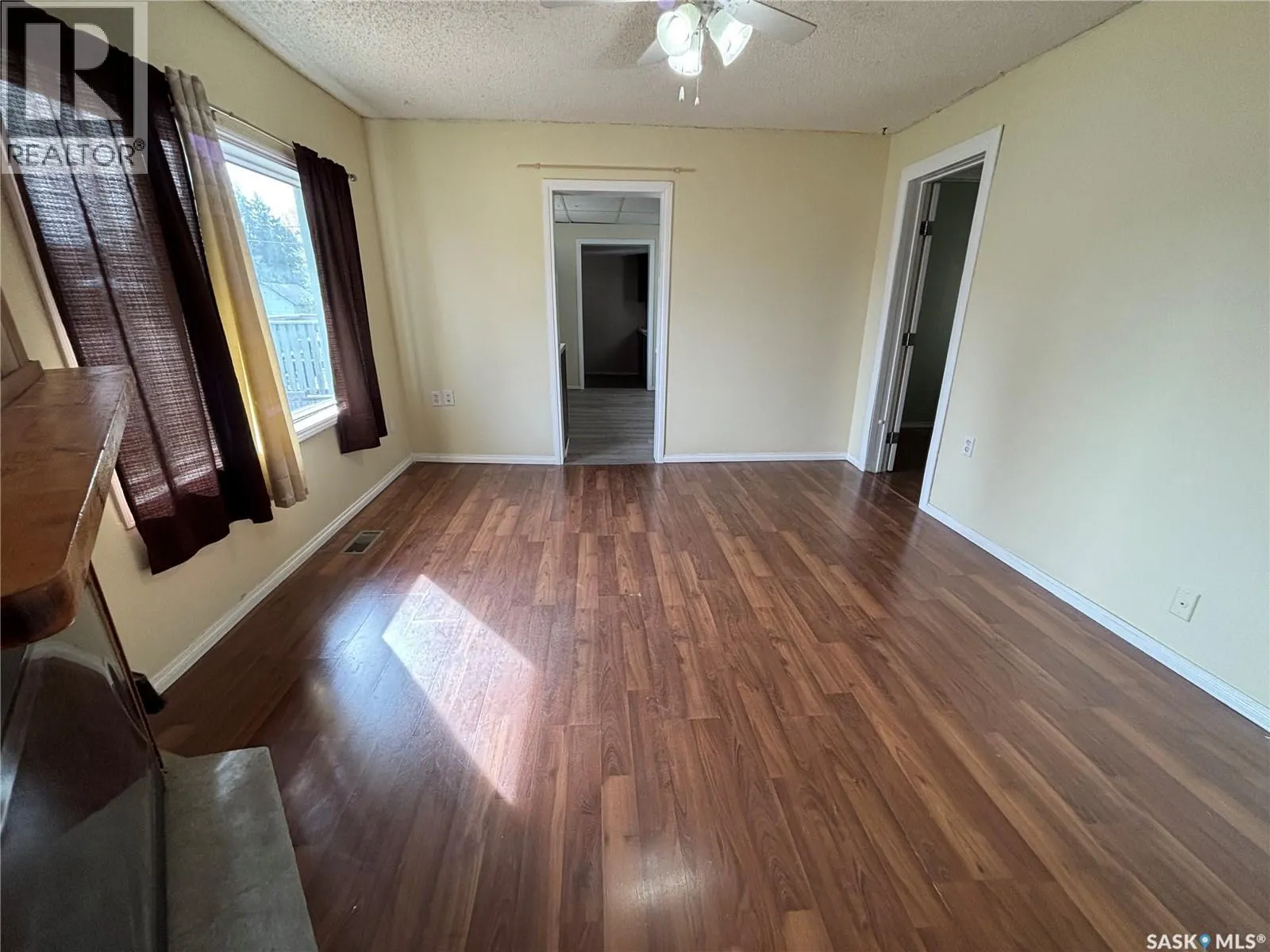109 Burns AVENUE W