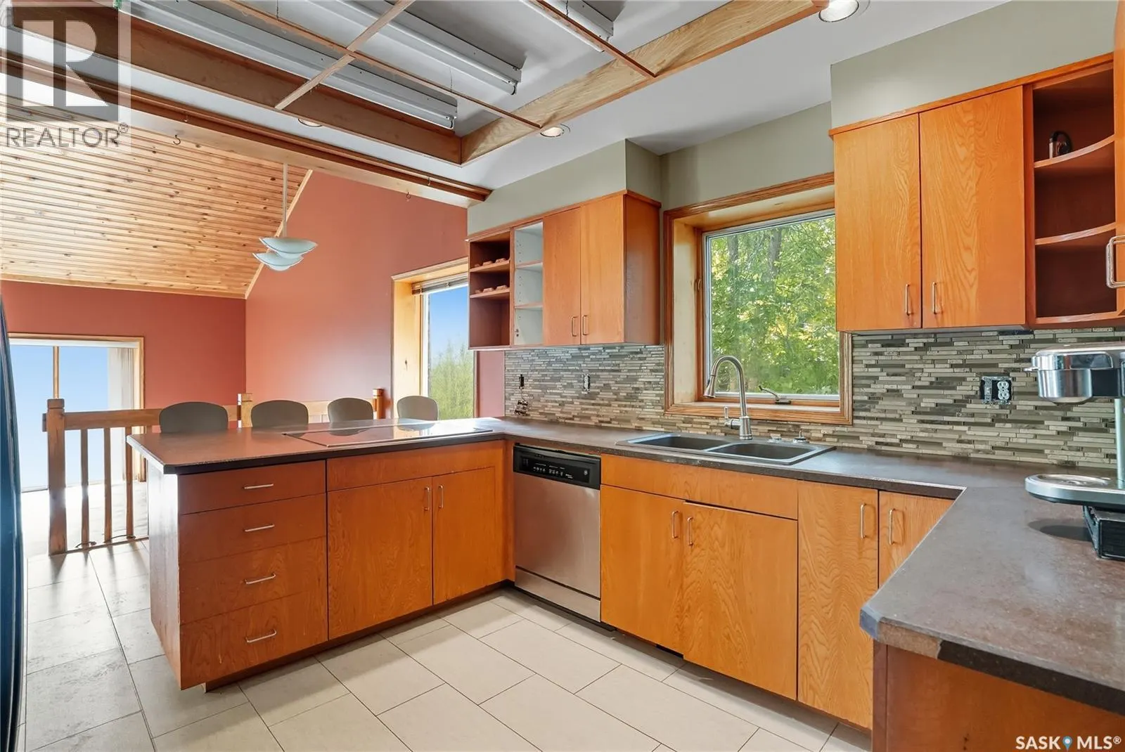 511 AE Adams CRESCENT