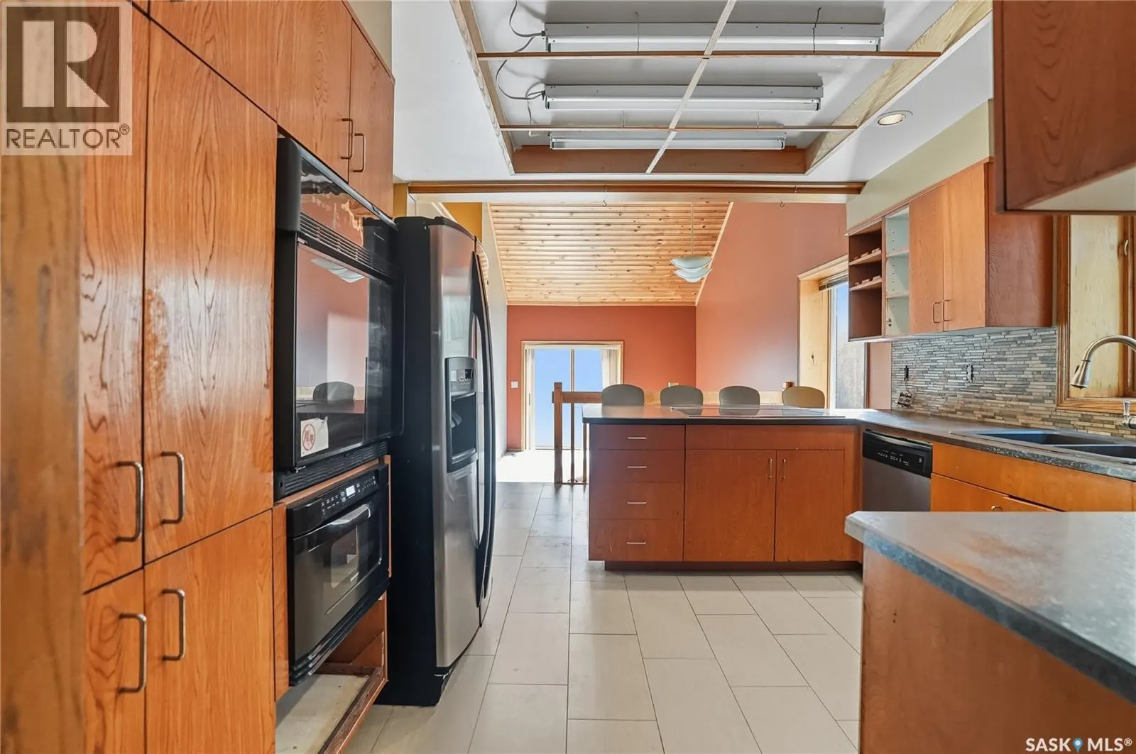 511 AE Adams CRESCENT