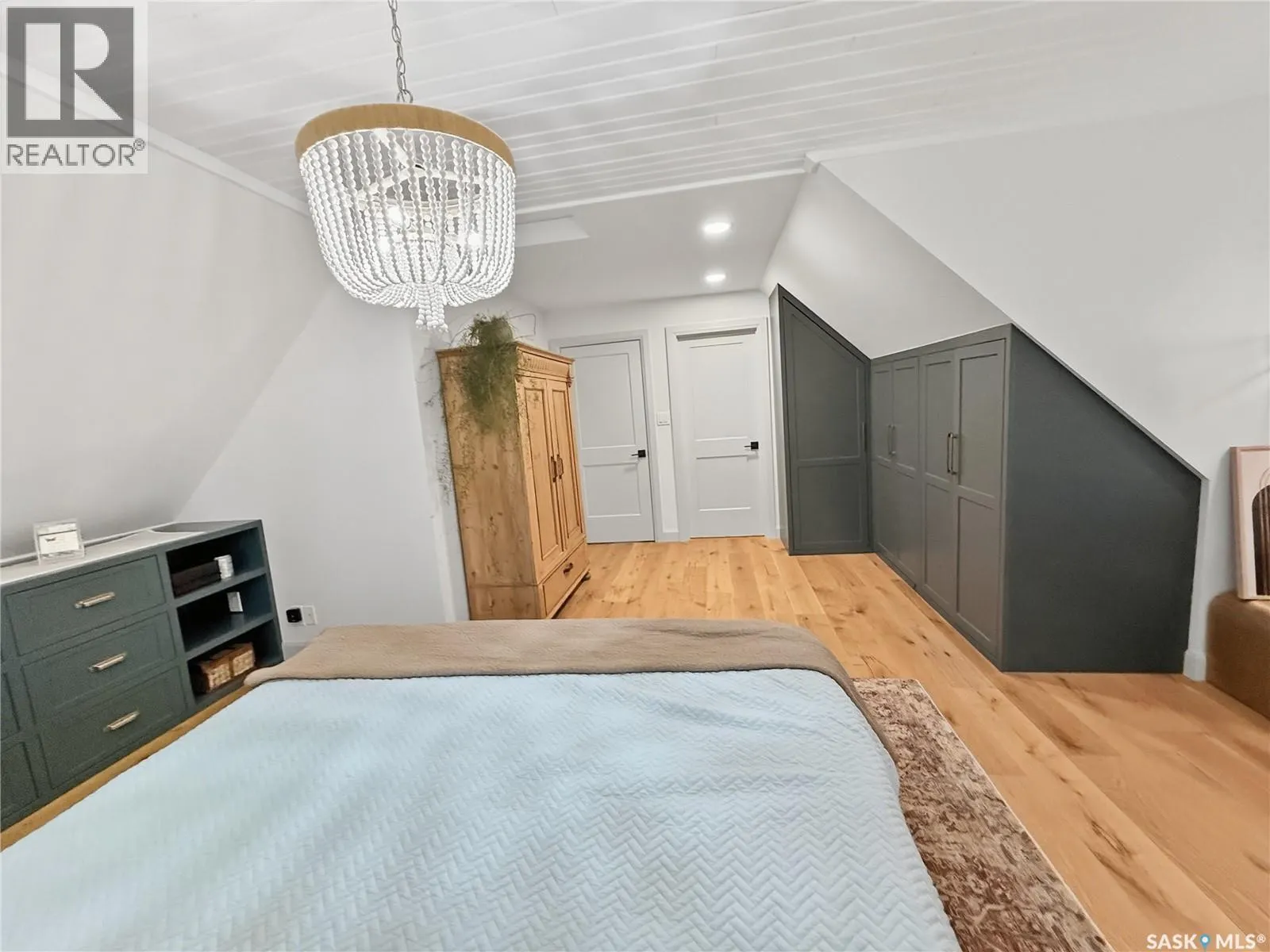 870 Field DRIVE