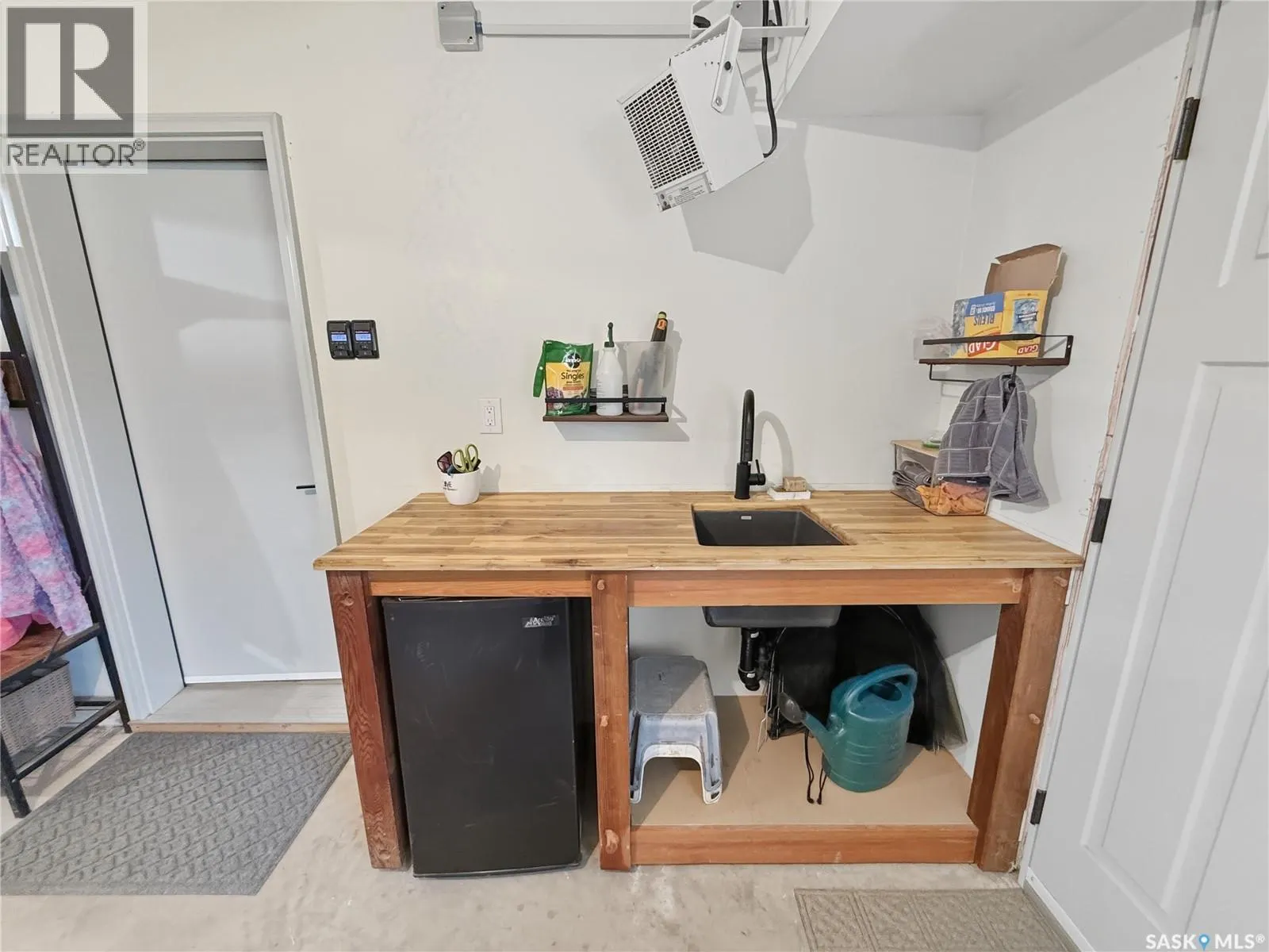 870 Field DRIVE